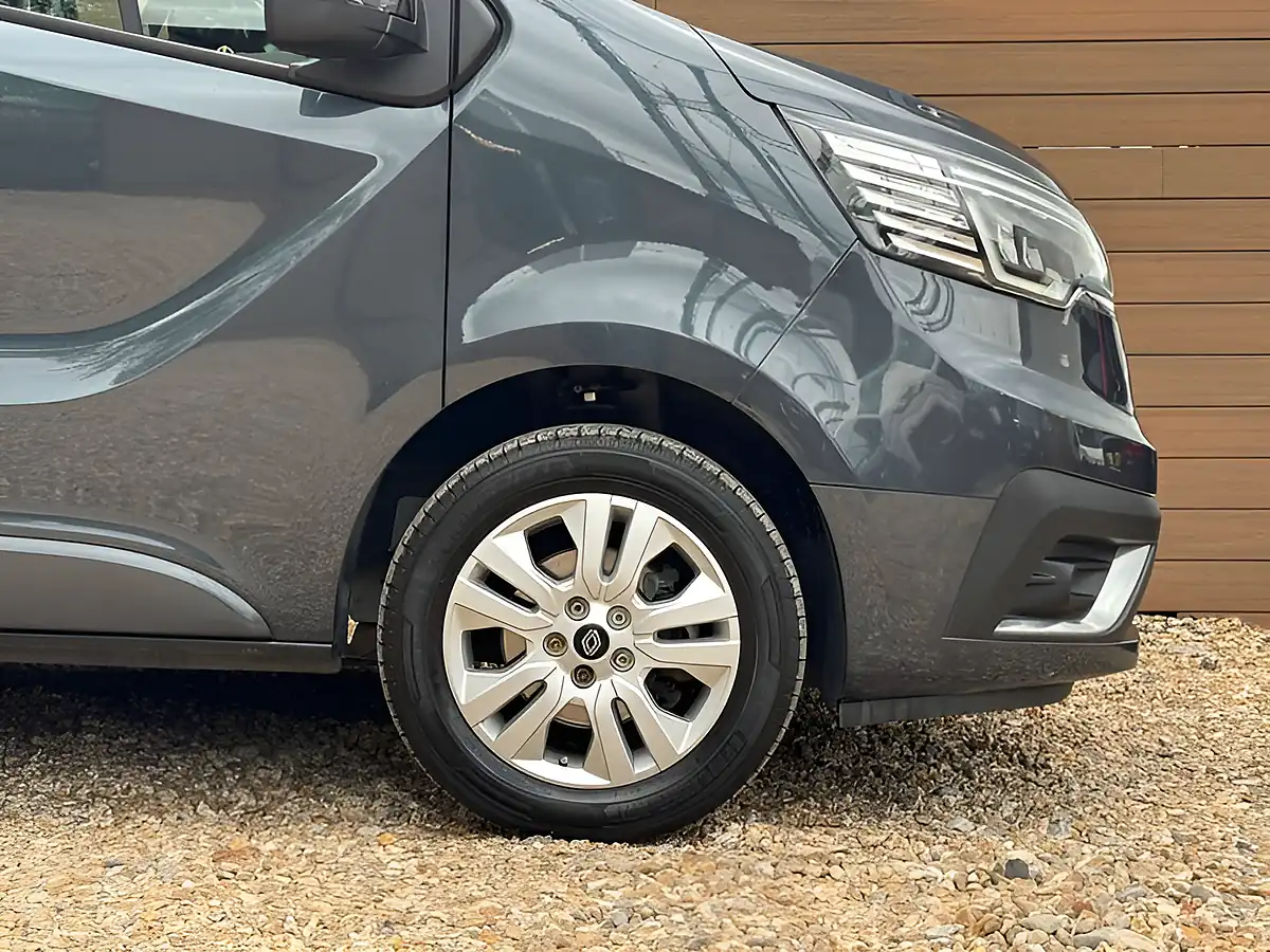 Used 2024 Renault Trafic LL30 Extra Slate Grey - Interior and Exterior details 10