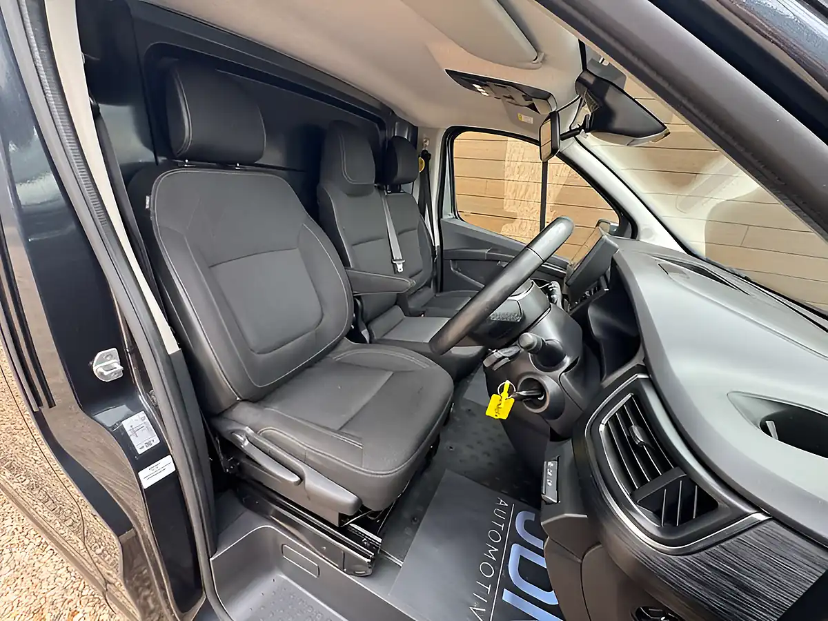 Used 2024 Renault Trafic LL30 Extra Slate Grey - Interior and Exterior details 17