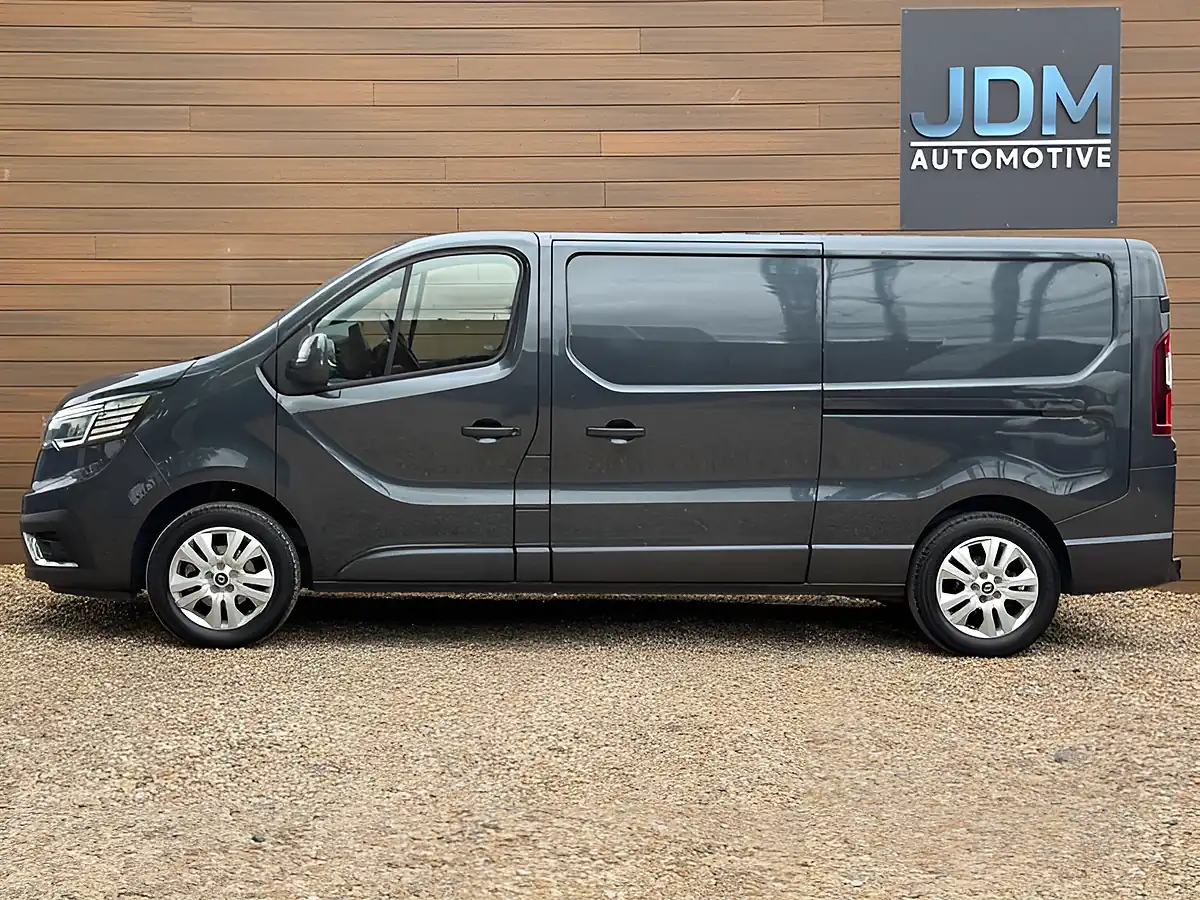 Used 2024 Renault Trafic LL30 Extra Slate Grey - Interior and Exterior details 8