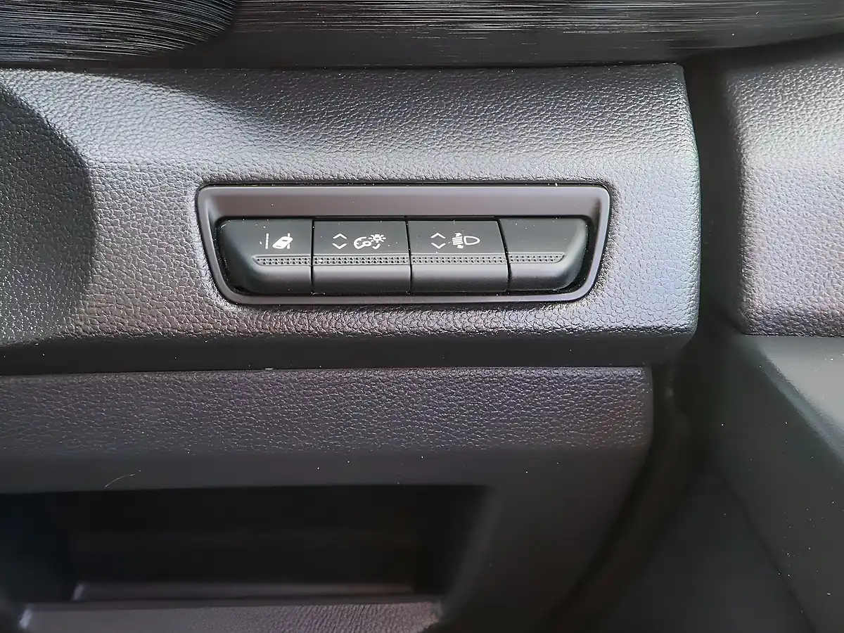 Used 2024 Renault Trafic LL30 Extra White - Interior and Exterior details 13