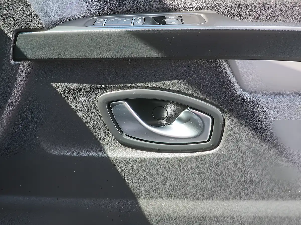 Used 2024 Renault Trafic LL30 Extra White - Interior and Exterior details 15