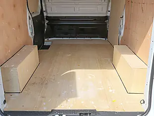 Used 2024 Renault Trafic LL30 Extra White - Interior and Exterior details 3
