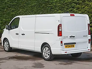 Used 2024 Renault Trafic LL30 Extra White - Interior and Exterior details 4