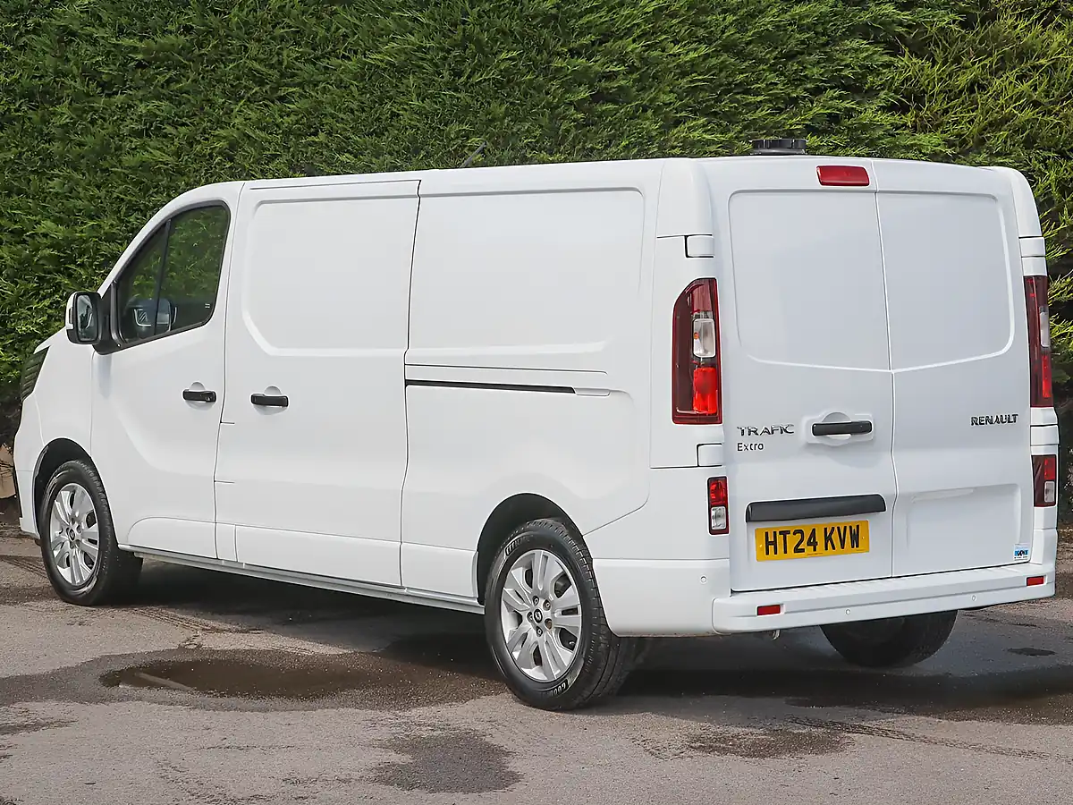 Used 2024 Renault Trafic LL30 Extra White - Interior and Exterior details 4