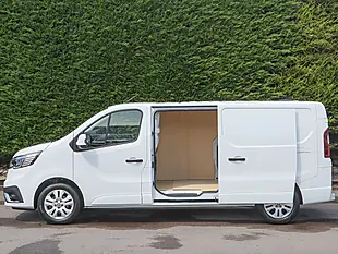 Used 2024 Renault Trafic LL30 Extra White - Interior and Exterior details 5