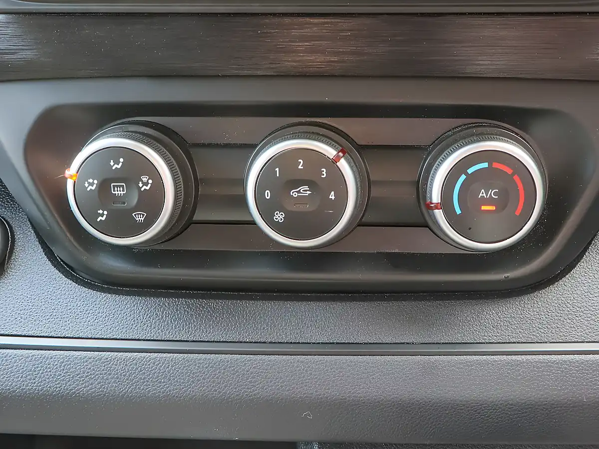 Used 2024 Renault Trafic LL30 Extra White - Interior and Exterior details 9