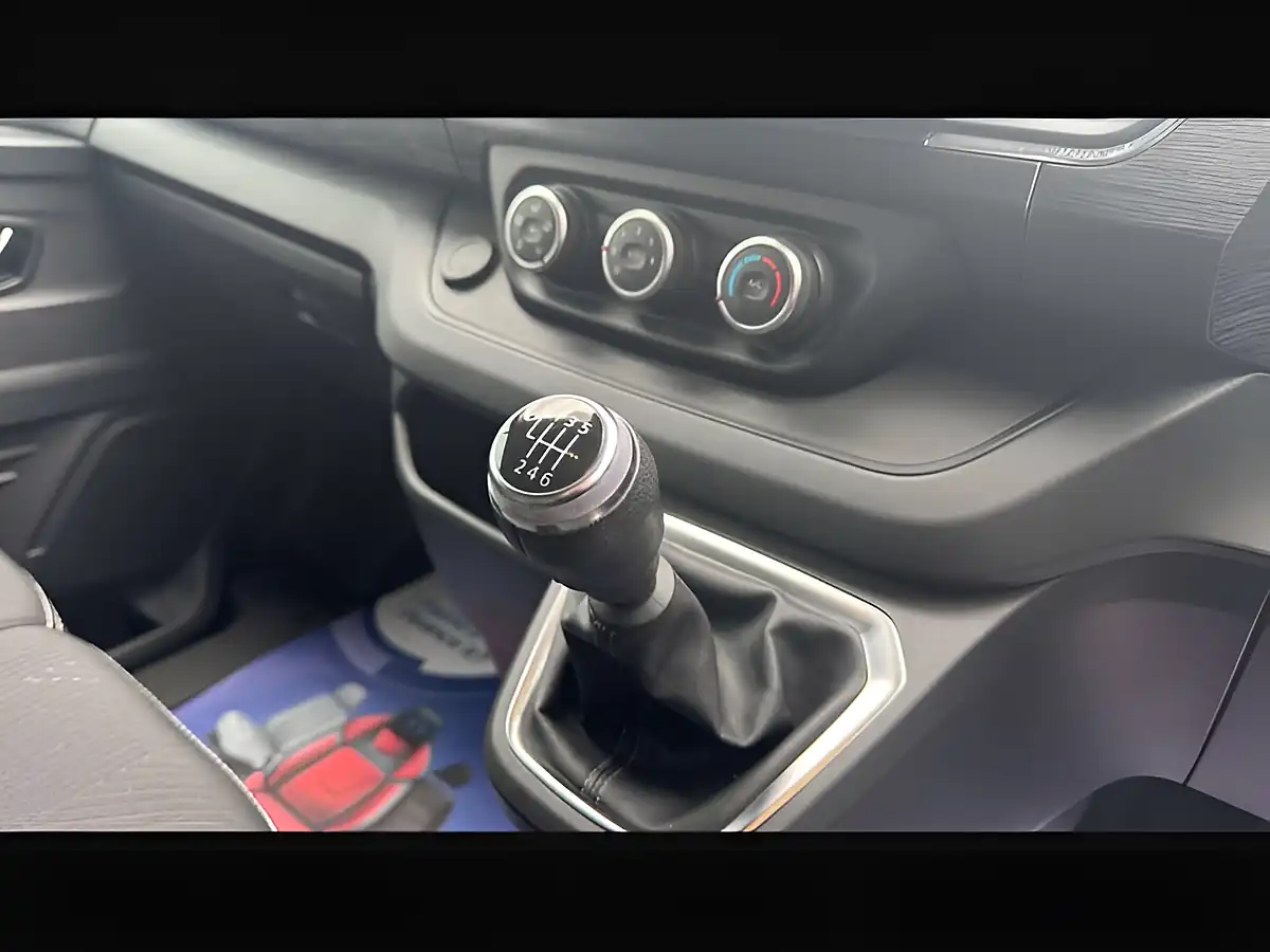 Used 2024 Renault Trafic SL30 Extra Slate Grey - Interior and Exterior details 13