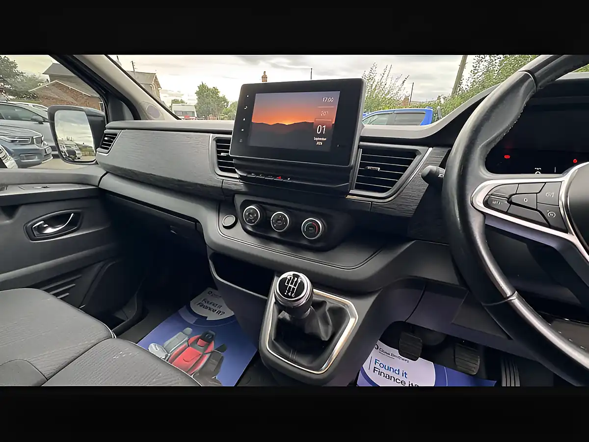 Used 2024 Renault Trafic SL30 Extra Slate Grey - Interior and Exterior details 15