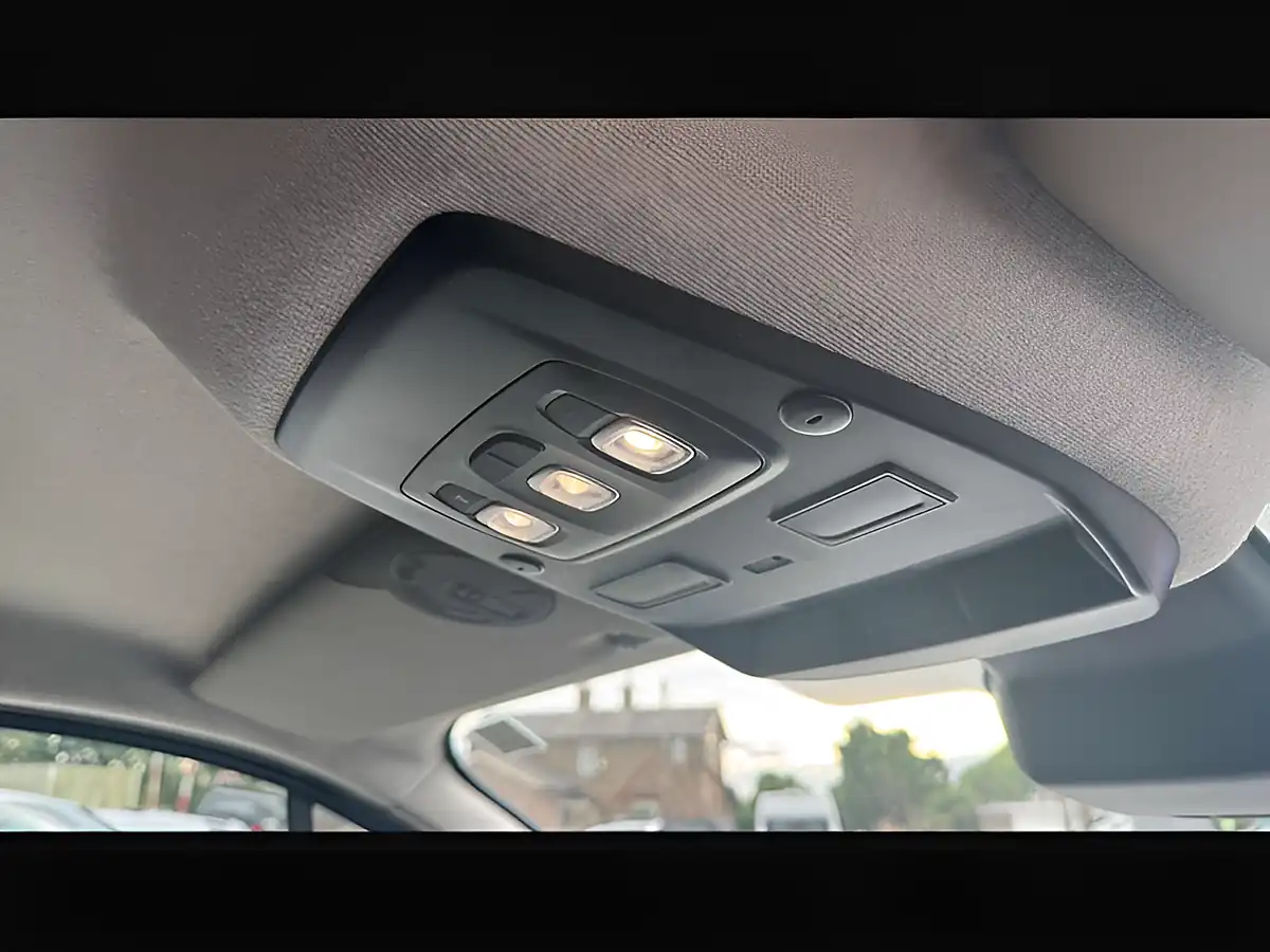 Used 2024 Renault Trafic SL30 Extra Slate Grey - Interior and Exterior details 17