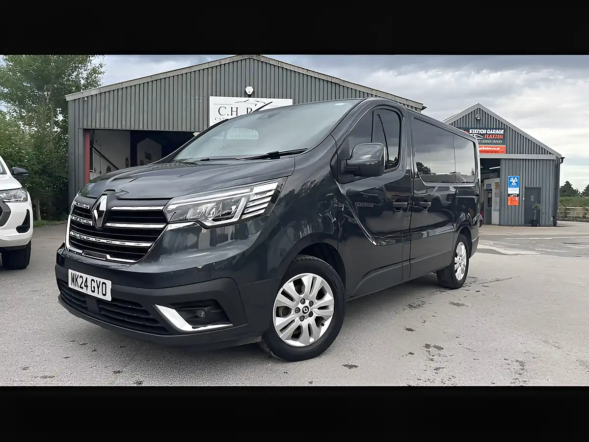Used 2024 Renault Trafic SL30 Extra Slate Grey - Interior and Exterior details 3