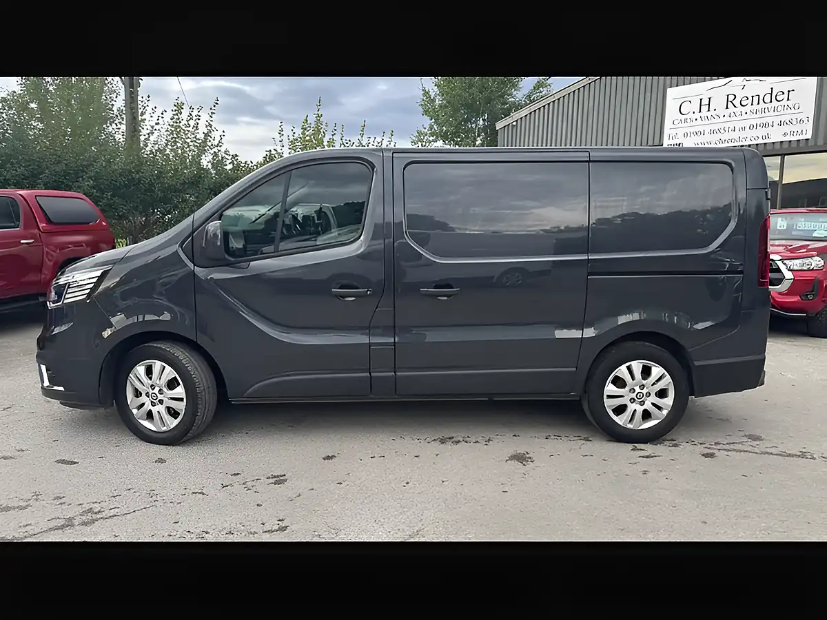 Used 2024 Renault Trafic SL30 Extra Slate Grey - Interior and Exterior details 7