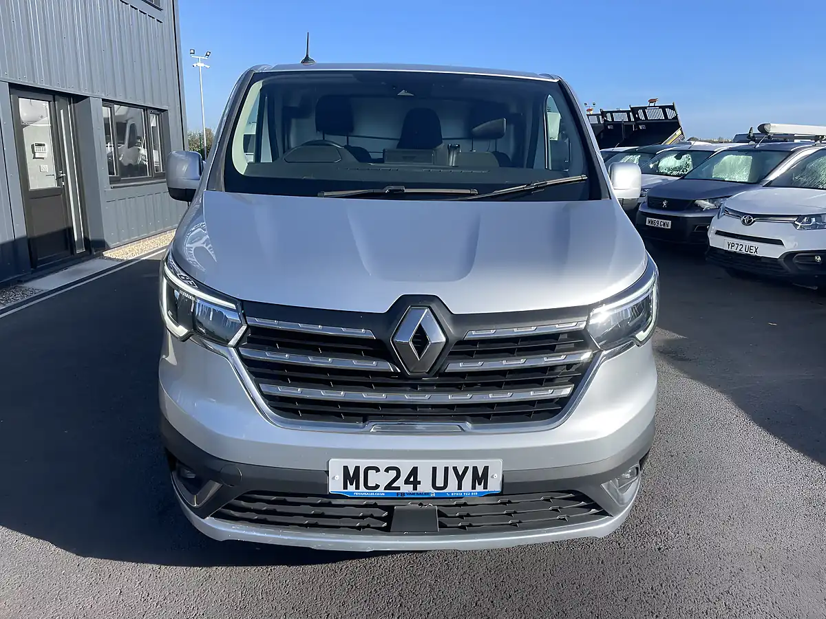 Used 2024 Renault Trafic SL30 Extra Swb Euro 6 Grey - Interior and Exterior details 3