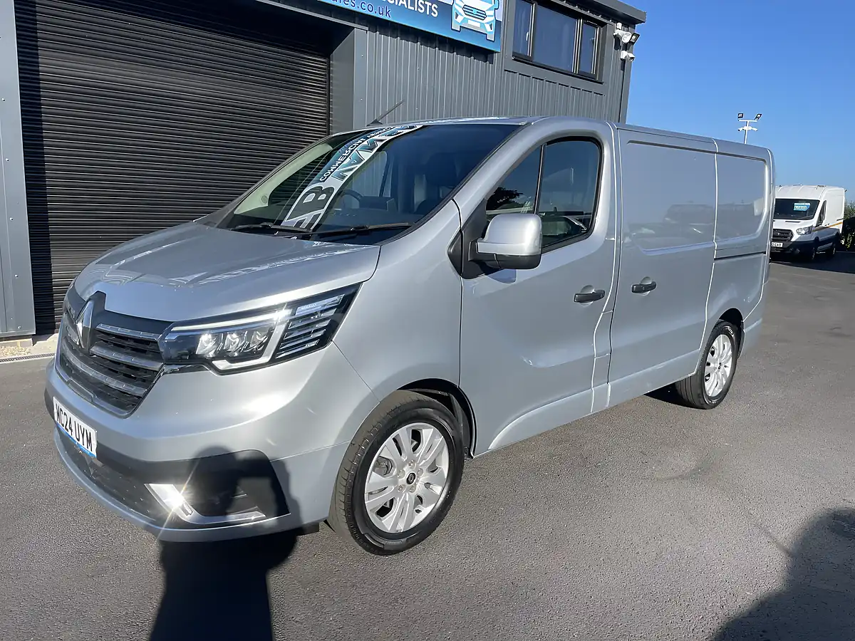 Used 2024 Renault Trafic SL30 Extra Swb Euro 6 Grey - Interior and Exterior details 4