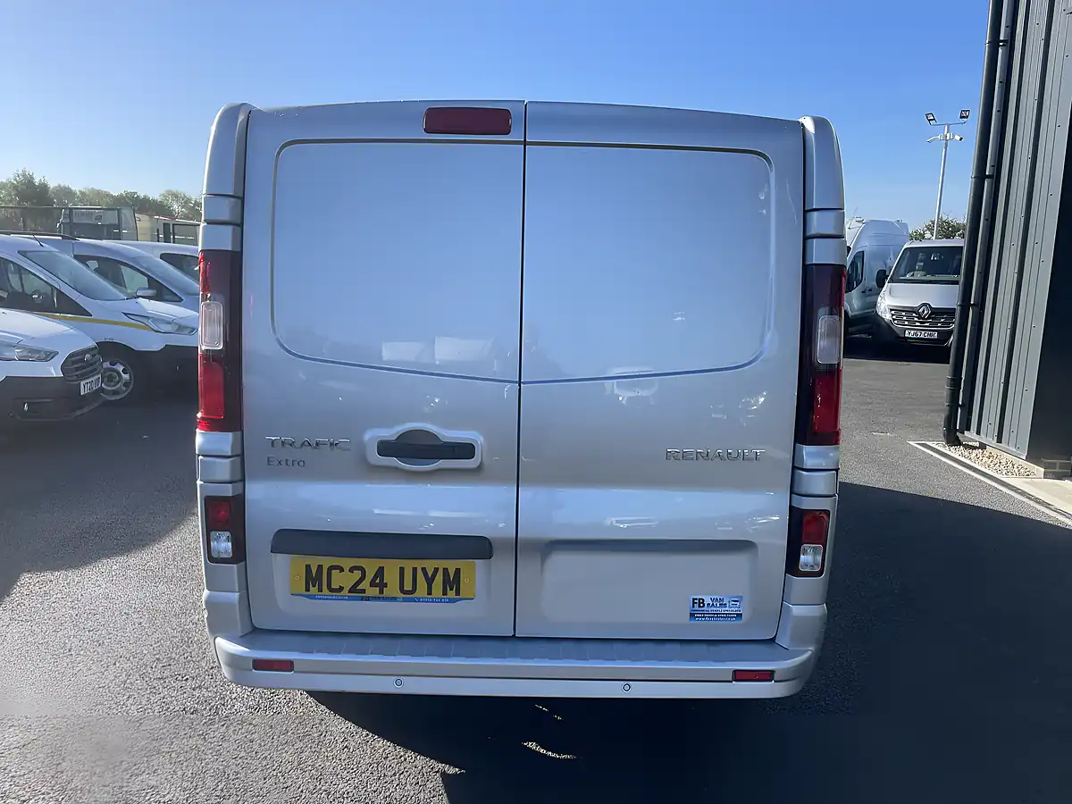 Used 2024 Renault Trafic SL30 Extra Swb Euro 6 Grey - Interior and Exterior details 6