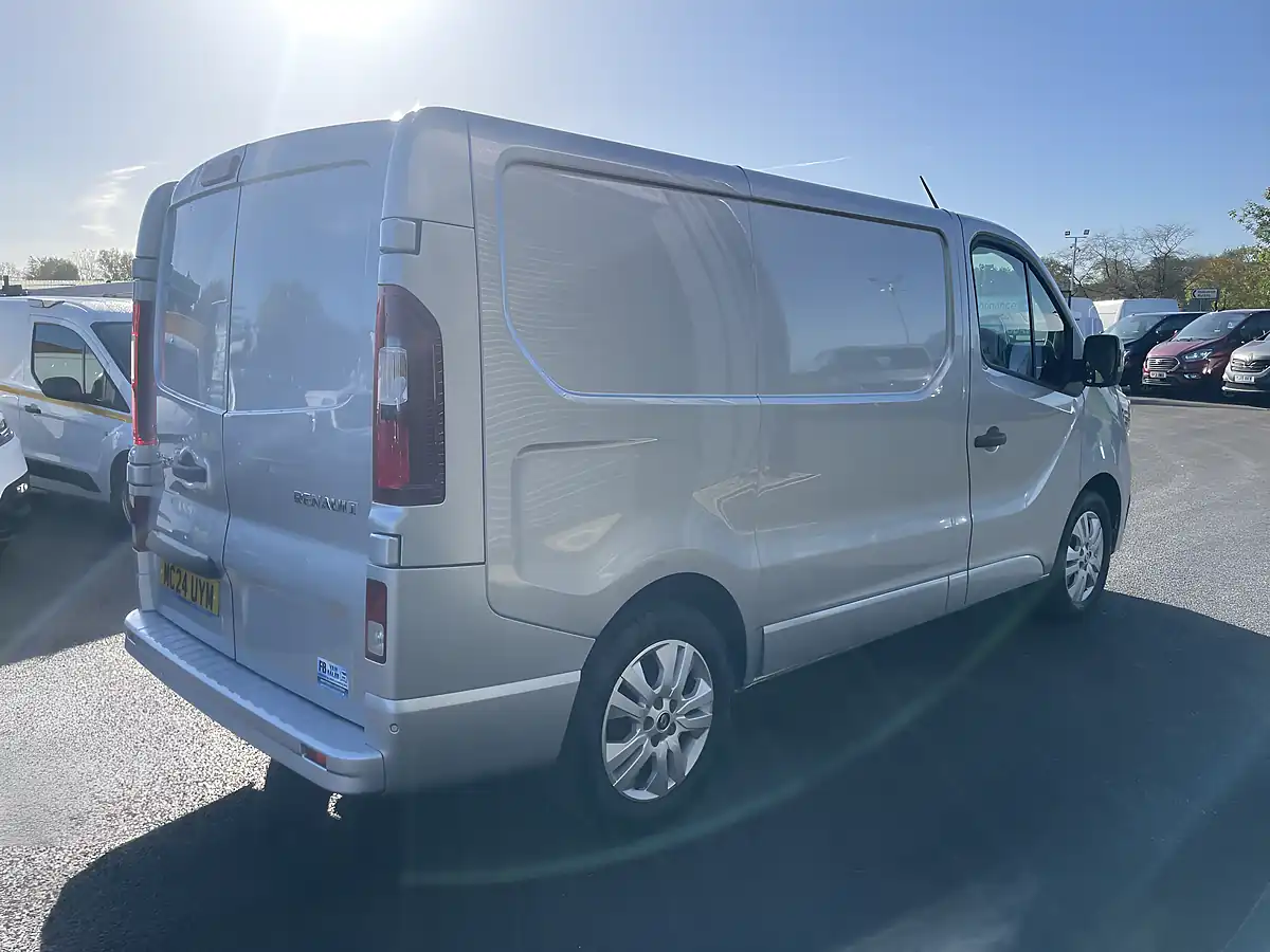 Used 2024 Renault Trafic SL30 Extra Swb Euro 6 Grey - Interior and Exterior details 7