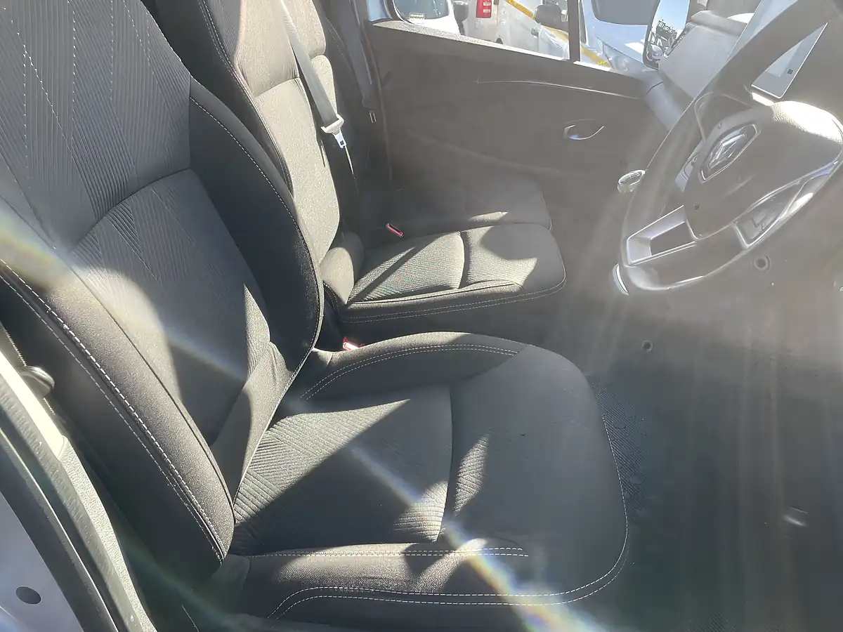 Used 2024 Renault Trafic SL30 Extra Swb Euro 6 Grey - Interior and Exterior details 9