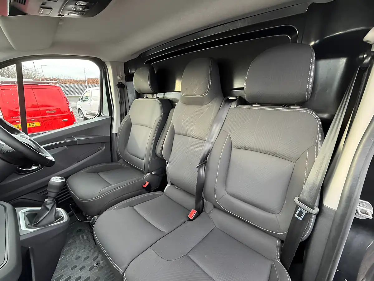 Used 2024 Renault Trafic Sport Black - Interior and Exterior details 12