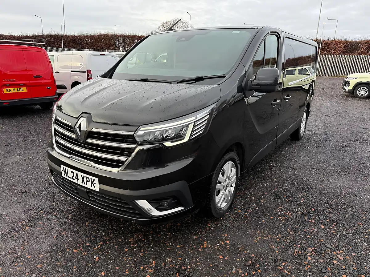 Used 2024 Renault Trafic Sport Black - Interior and Exterior details 3