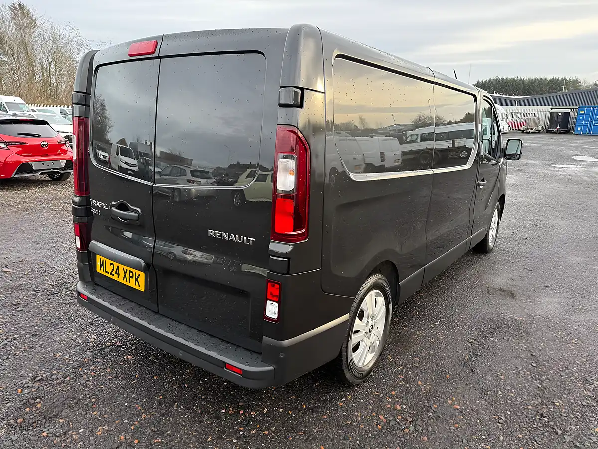 Used 2024 Renault Trafic Sport Black - Interior and Exterior details 7