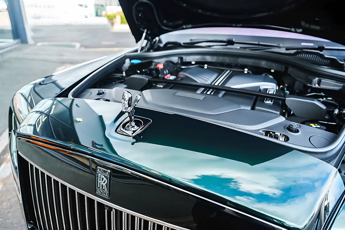 Used 2024 Rolls-Royce Cullinan Black Badge Series Ii Dark Emerald Metallic - Interior and Exterior details 9