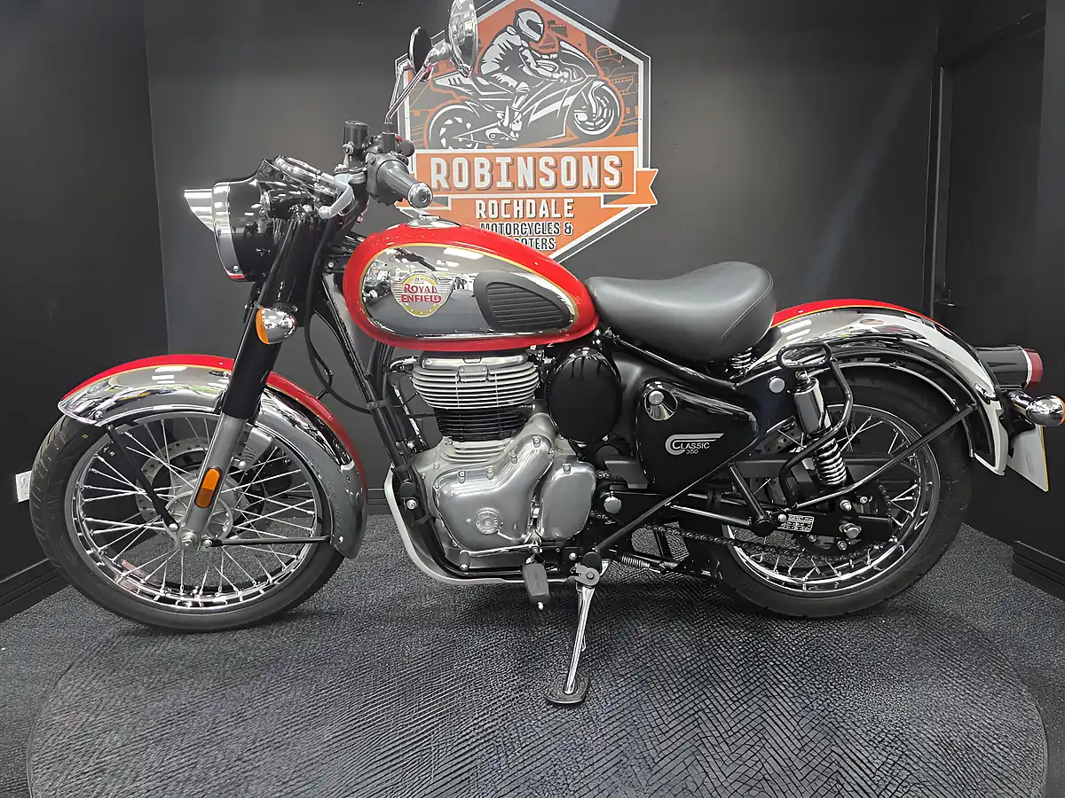 Used 2024 Royal Enfield Classic 350 Chrome and Red - Interior and Exterior details 3