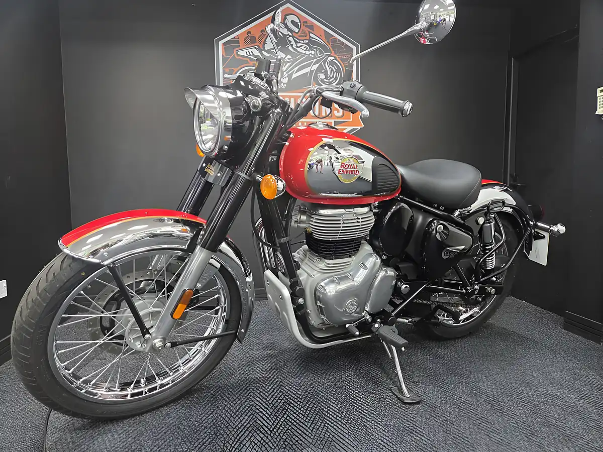 Used 2024 Royal Enfield Classic 350 Chrome and Red - Interior and Exterior details 9