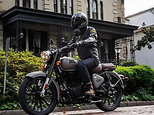 Used 2024 Royal Enfield Classic 350 Dark Dark Stealth Black - Interior and Exterior details 2
