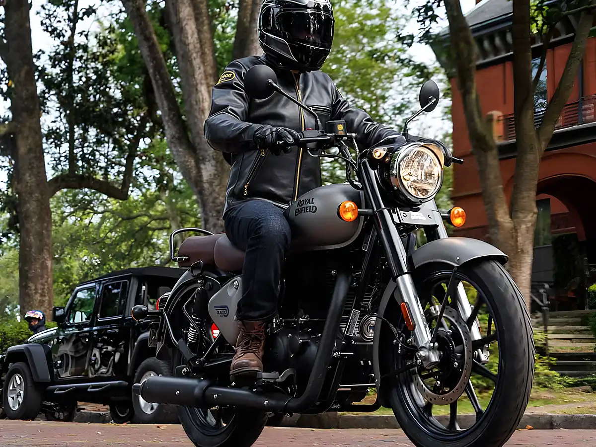 Used 2024 Royal Enfield Classic 350 Dark Dark Stealth Black - Interior and Exterior details 3