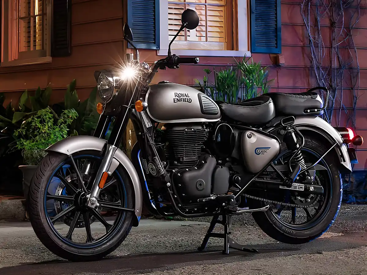 Used 2024 Royal Enfield Classic 350 Dark Dark Stealth Black - Interior and Exterior details 4