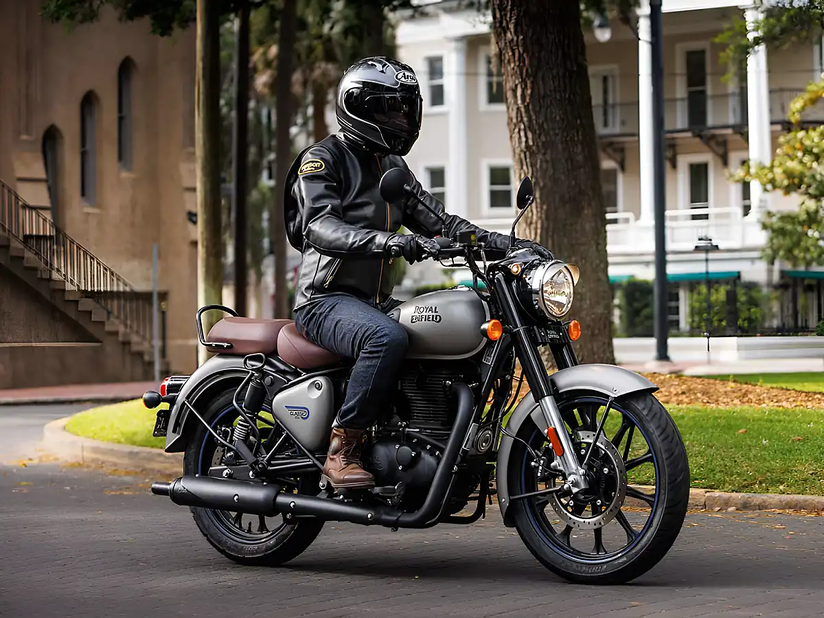 Used 2024 Royal Enfield Classic 350 Dark Dark Stealth Black - Interior and Exterior details 5