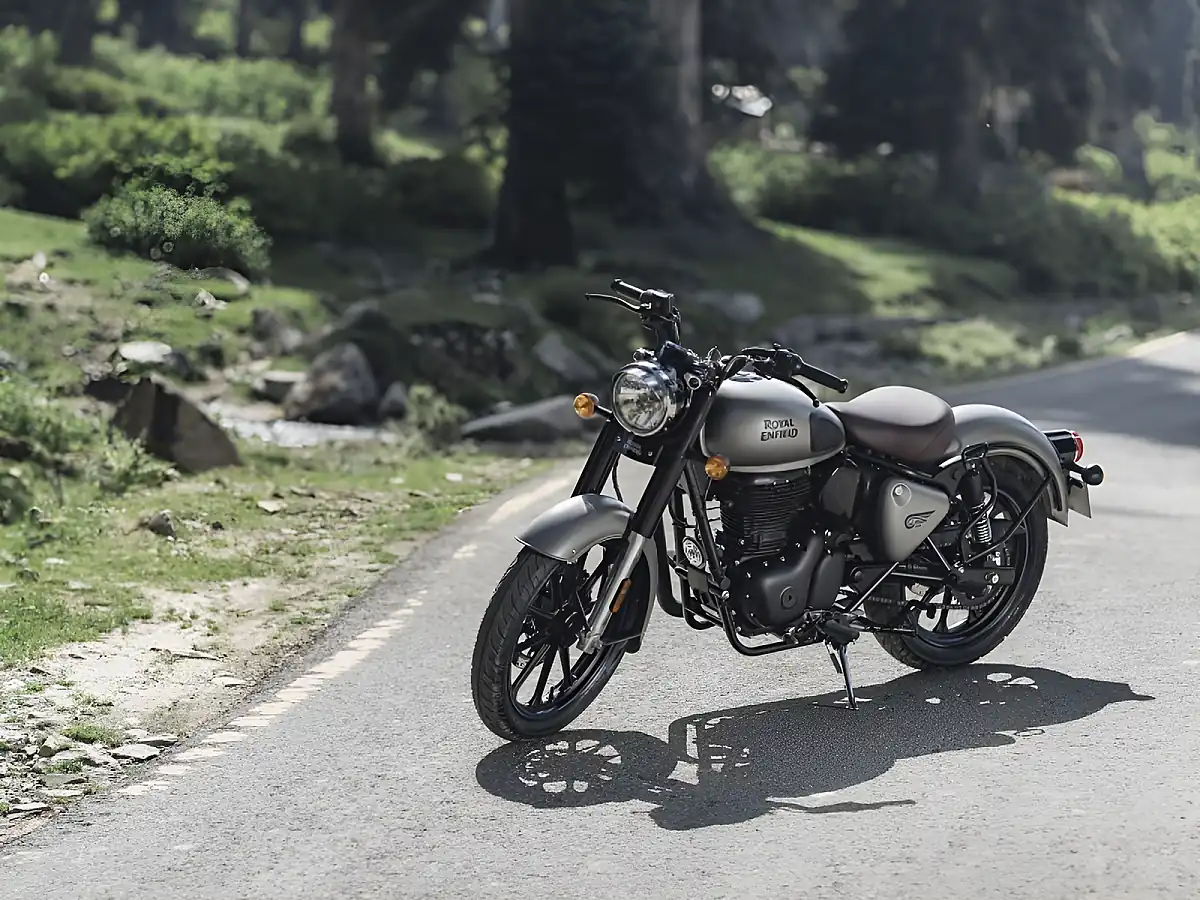 Used 2024 Royal Enfield Classic 350 Dark Dark Stealth Black - Interior and Exterior details 6