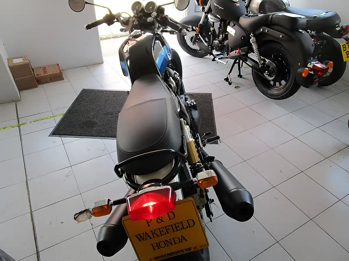 Used 2024 Royal Enfield Continental GT 650 Classic Slipstream Blue - Interior and Exterior details 11