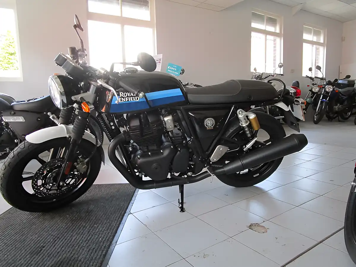 Used 2024 Royal Enfield Continental GT 650 Classic Slipstream Blue - Interior and Exterior details 6