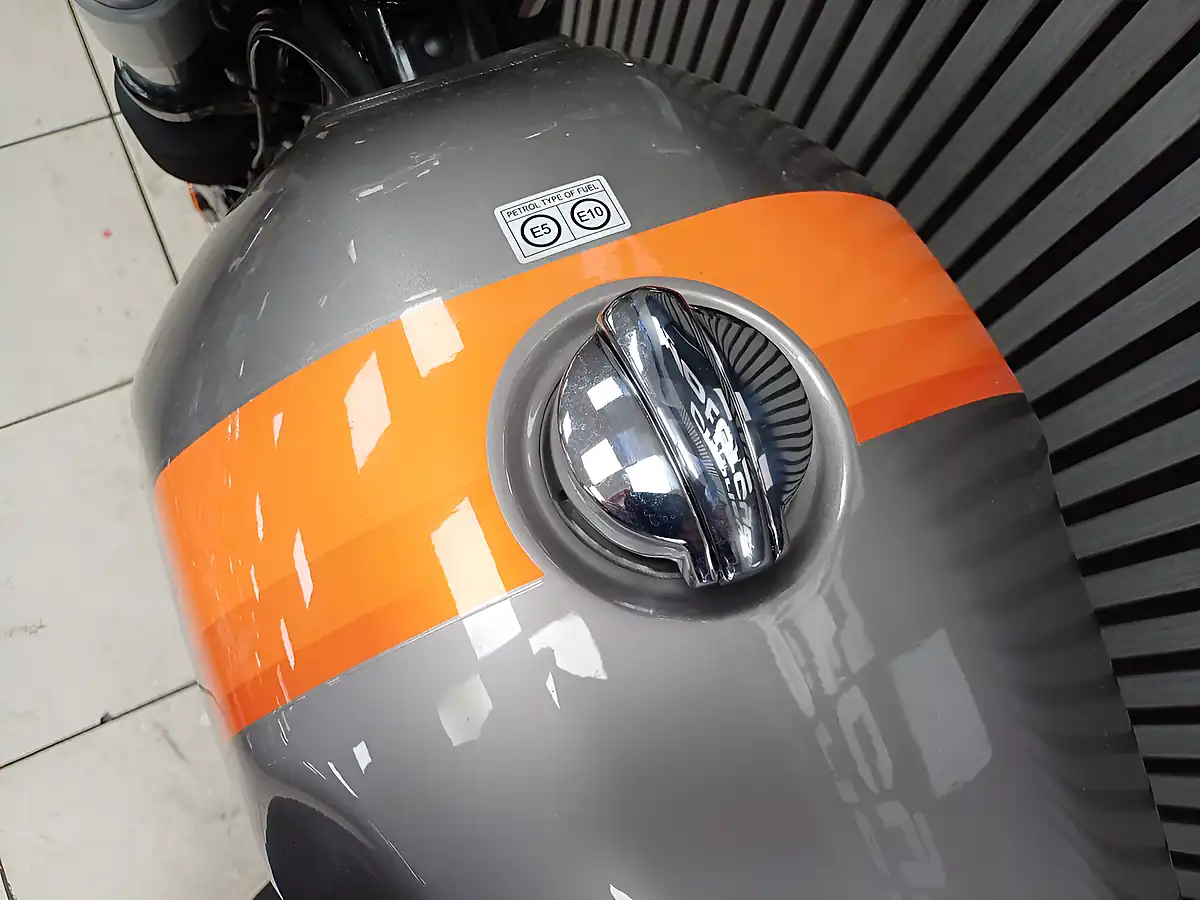 Used 2024 Royal Enfield Continental GT Grey - Interior and Exterior details 9