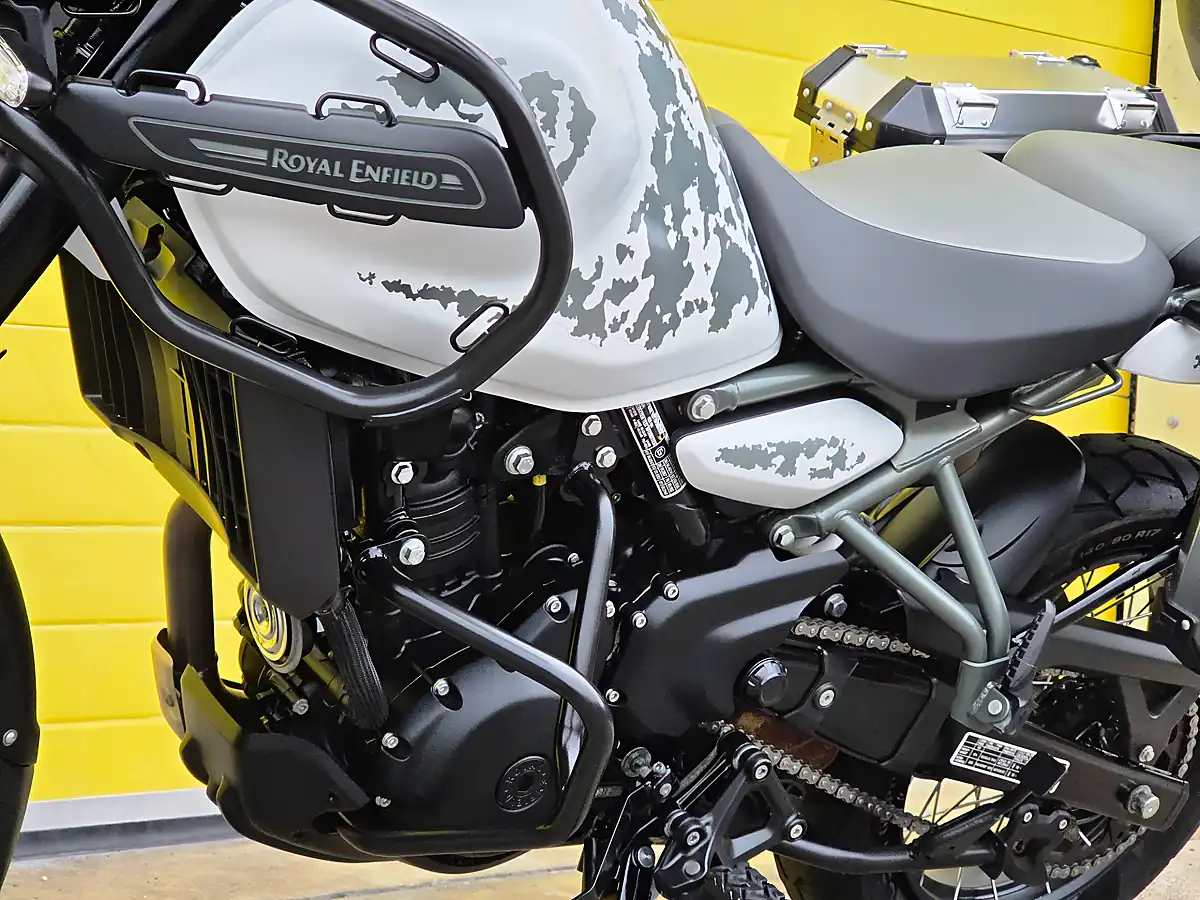 Used 2024 Royal Enfield Himalayan Abs White - Interior and Exterior details 18