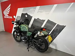 Used 2024 Royal Enfield Himalayan Green - Interior and Exterior details 16