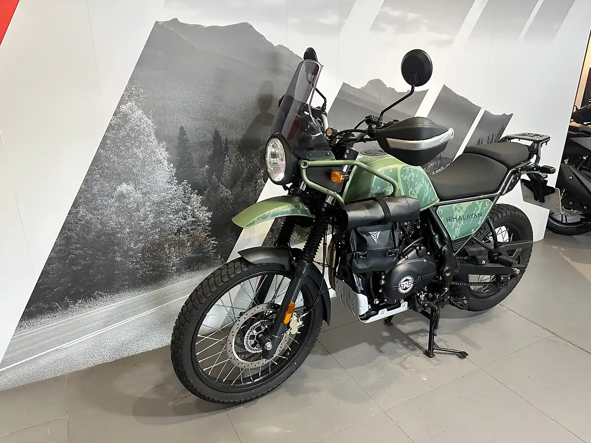 Used 2024 Royal Enfield Himalayan Green - Interior and Exterior details 17
