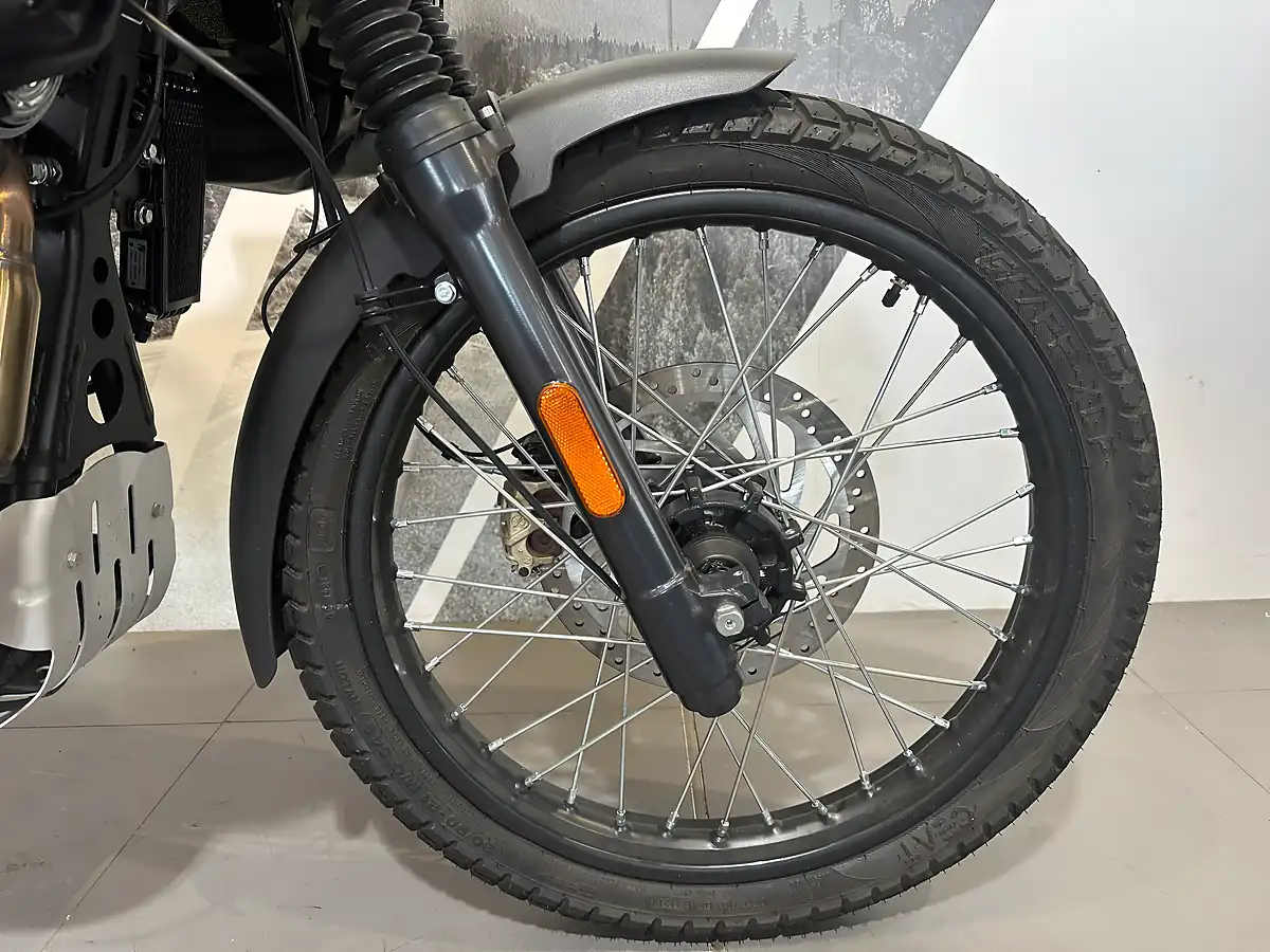 Used 2024 Royal Enfield Himalayan Green - Interior and Exterior details 8