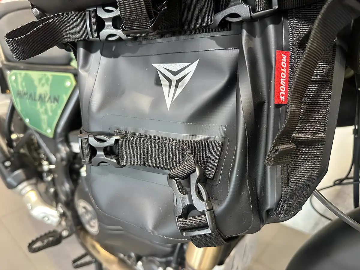 Used 2024 Royal Enfield Himalayan Green - Interior and Exterior details 9