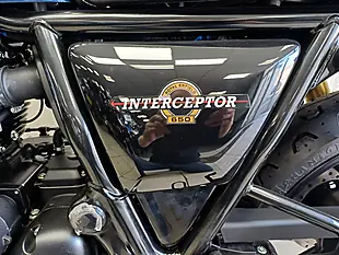 Used 2024 Royal Enfield Interceptor 650 Barcelona Blue - Interior and Exterior details 10