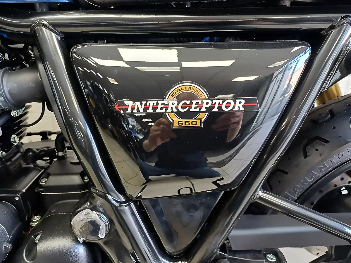 Used 2024 Royal Enfield Interceptor 650 Barcelona Blue - Interior and Exterior details 10