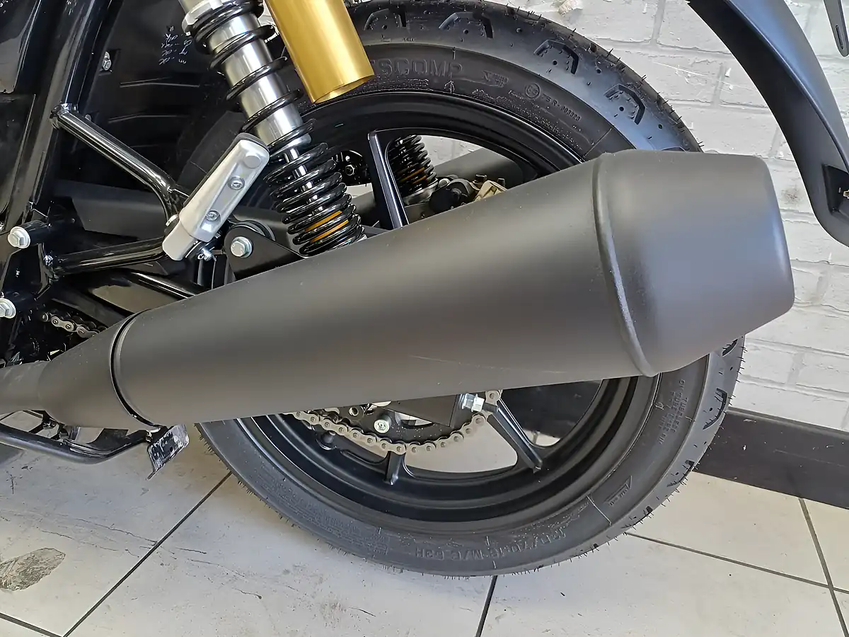 Used 2024 Royal Enfield Interceptor 650 Barcelona Blue - Interior and Exterior details 14