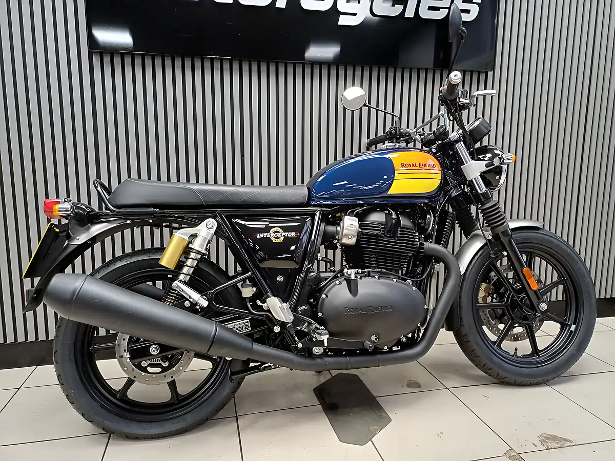 Used 2024 Royal Enfield Interceptor 650 Barcelona Blue - Interior and Exterior details 4