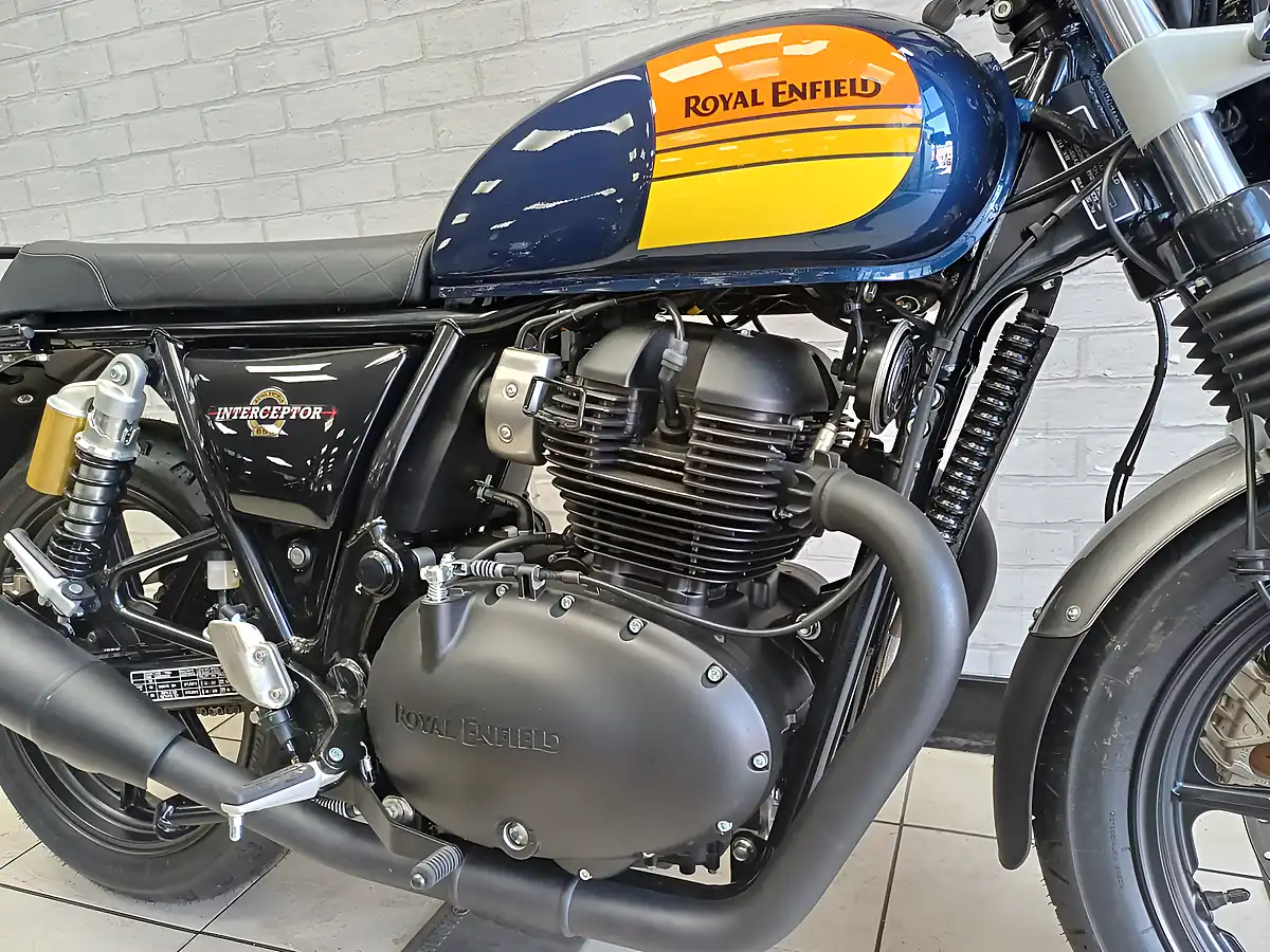 Used 2024 Royal Enfield Interceptor 650 Barcelona Blue - Interior and Exterior details 8