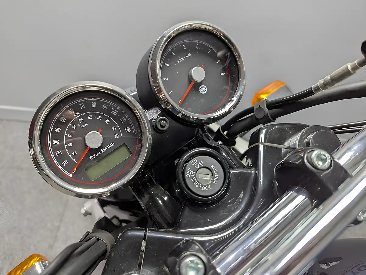 Used 2024 Royal Enfield Interceptor Barcelona Blue - Interior and Exterior details 10