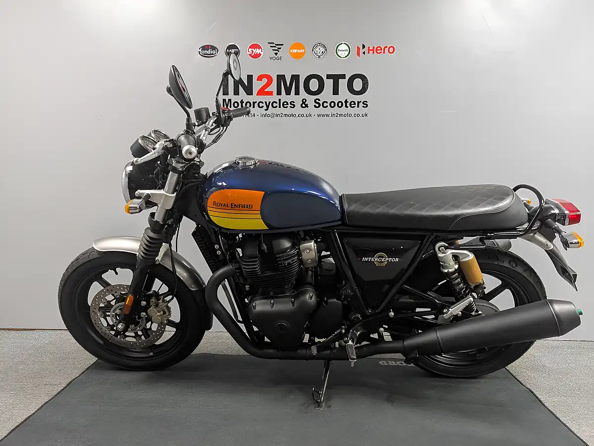 Used 2024 Royal Enfield Interceptor Barcelona Blue - Interior and Exterior details 11