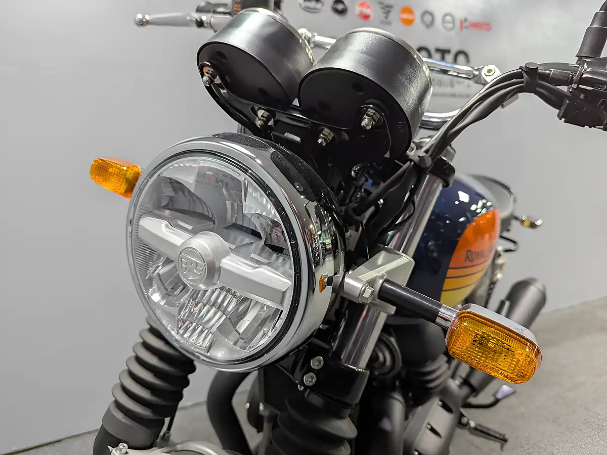 Used 2024 Royal Enfield Interceptor Barcelona Blue - Interior and Exterior details 13