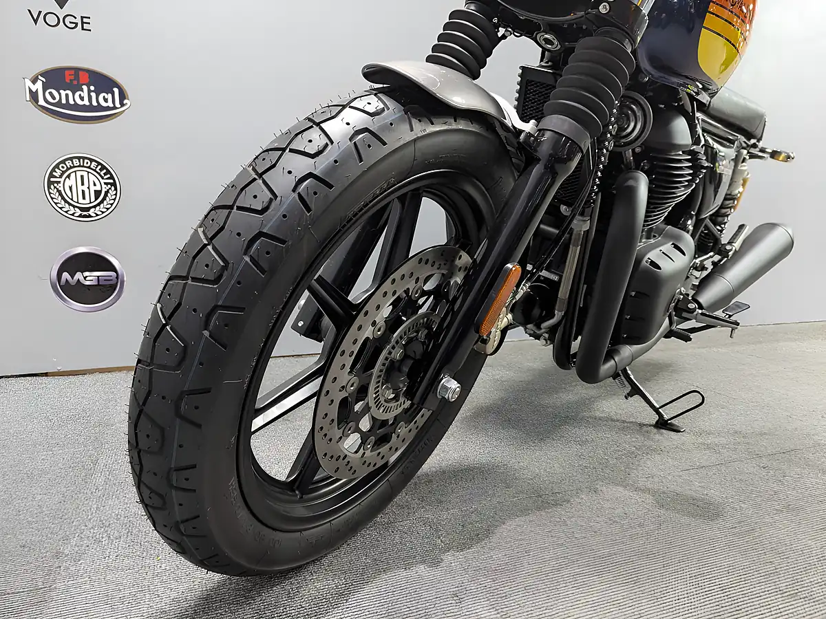 Used 2024 Royal Enfield Interceptor Barcelona Blue - Interior and Exterior details 14