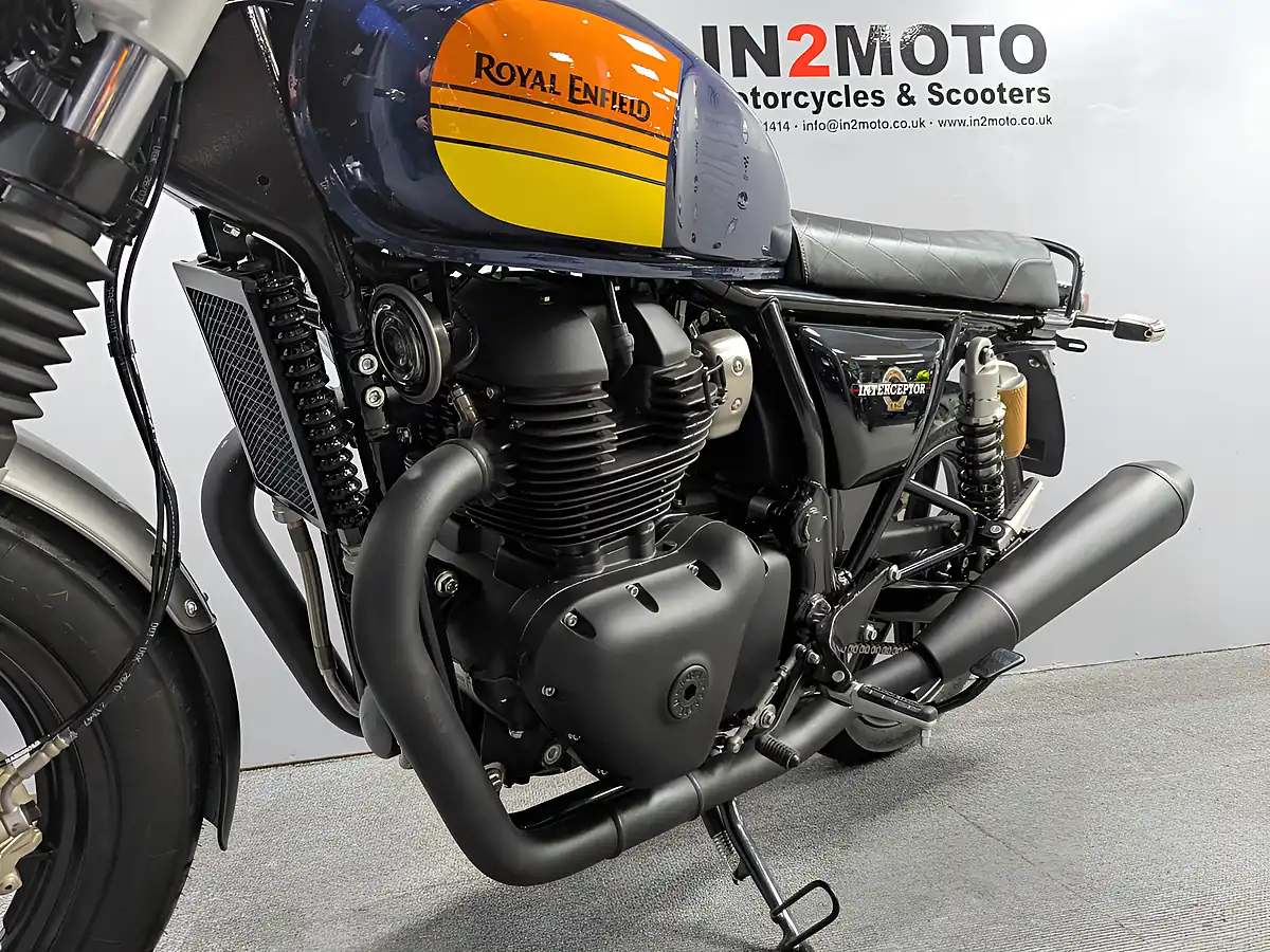 Used 2024 Royal Enfield Interceptor Barcelona Blue - Interior and Exterior details 15