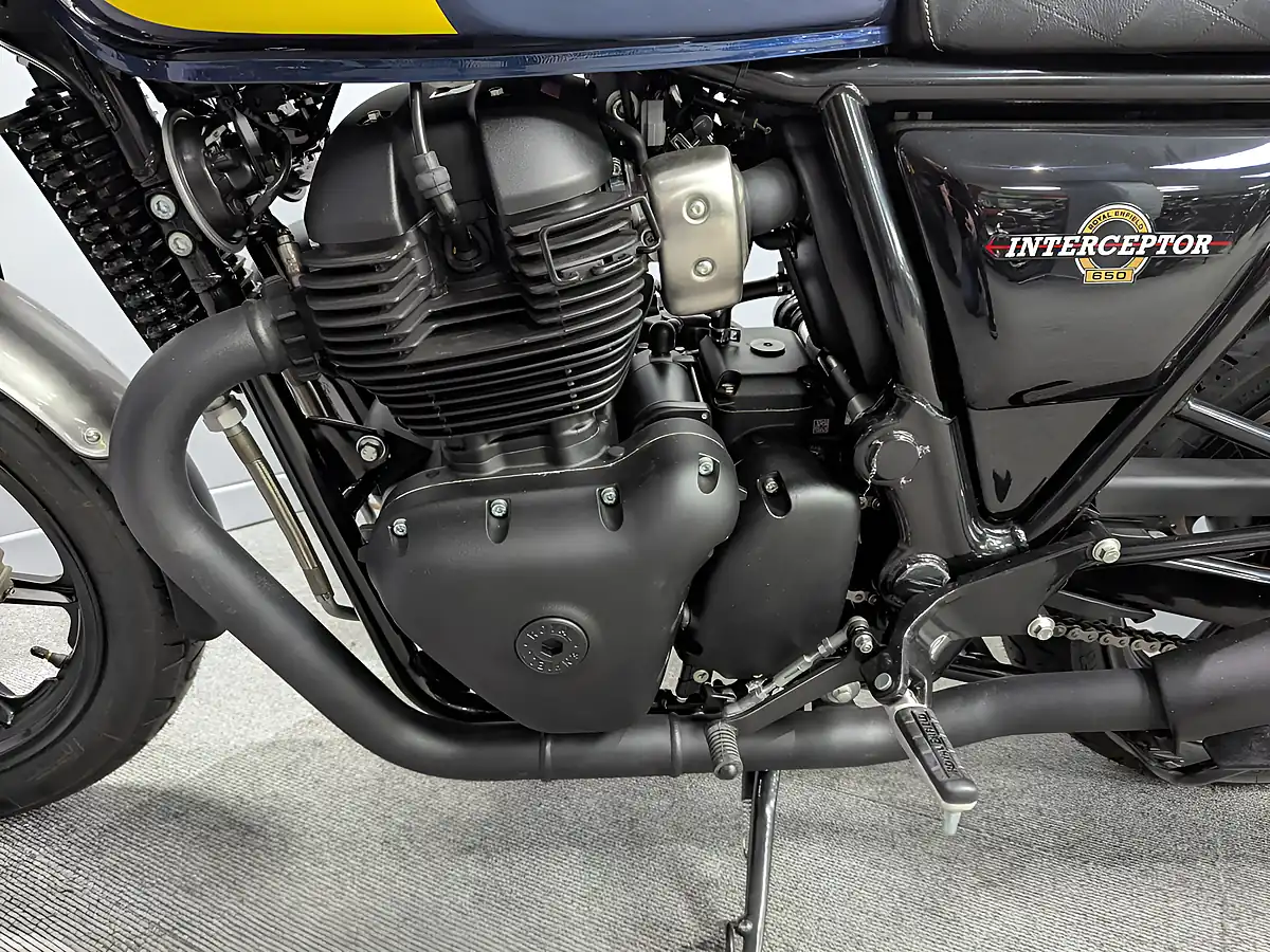 Used 2024 Royal Enfield Interceptor Barcelona Blue - Interior and Exterior details 17